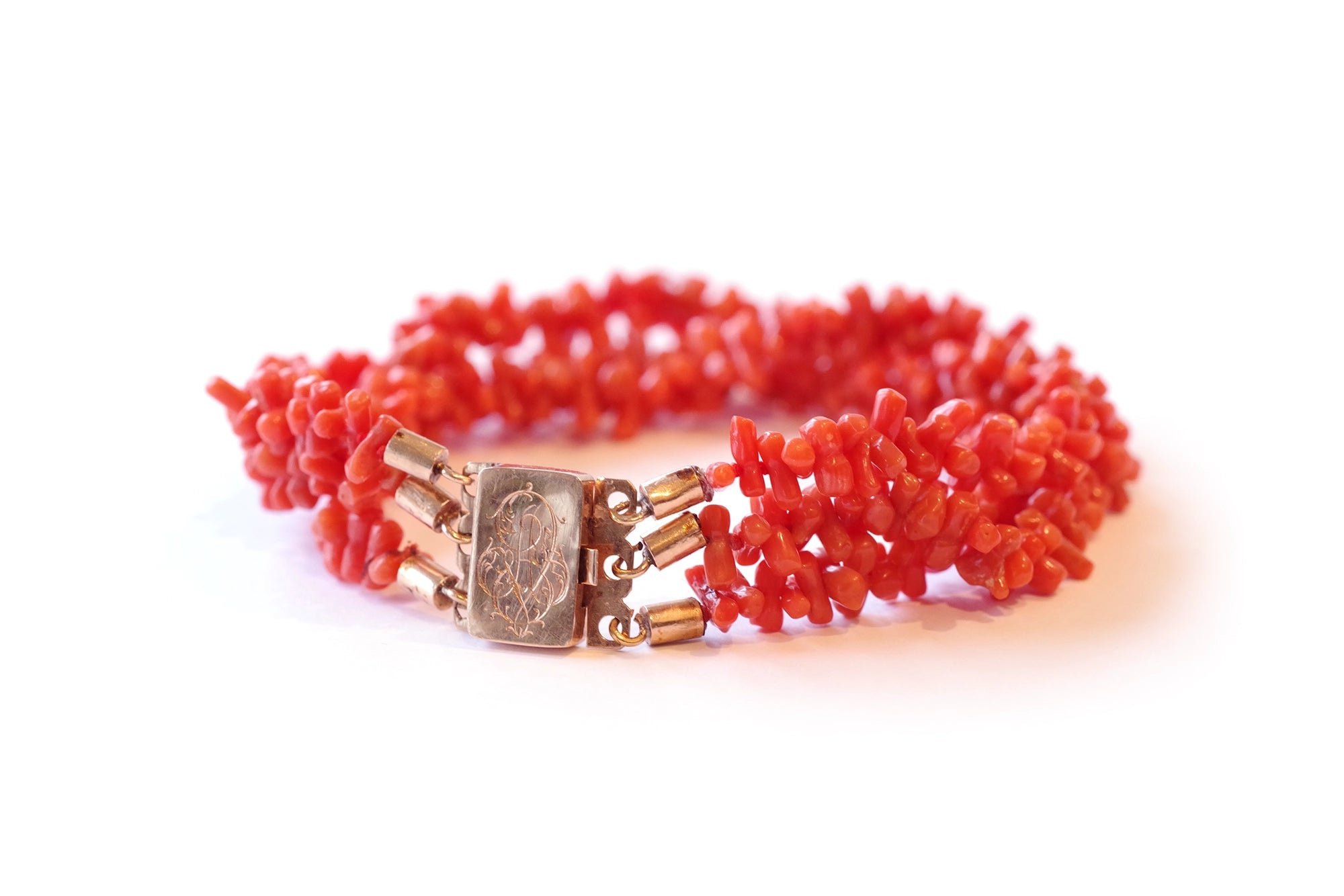 bracelet avec trois rangs de corail