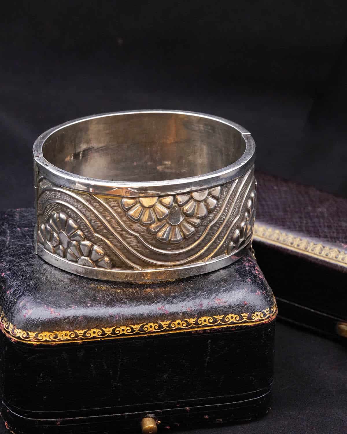 Cuff bracelet in silver