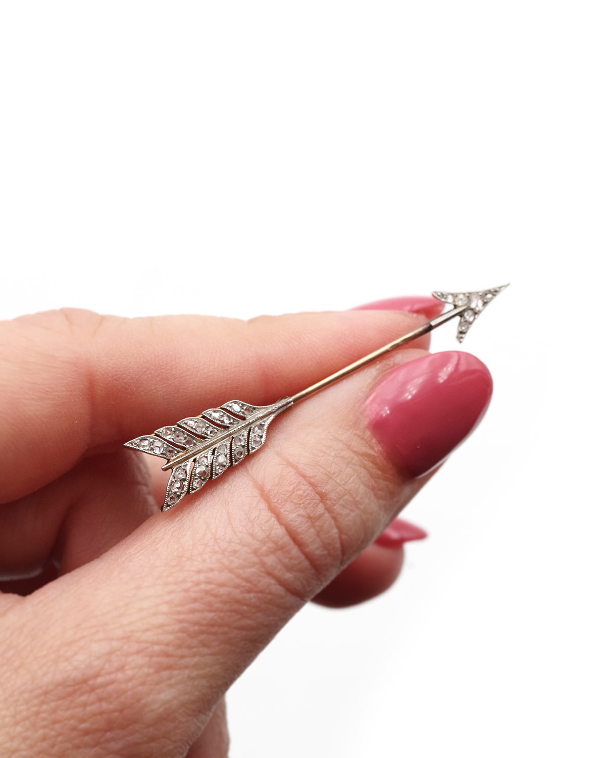 Diamond arrow tie pin