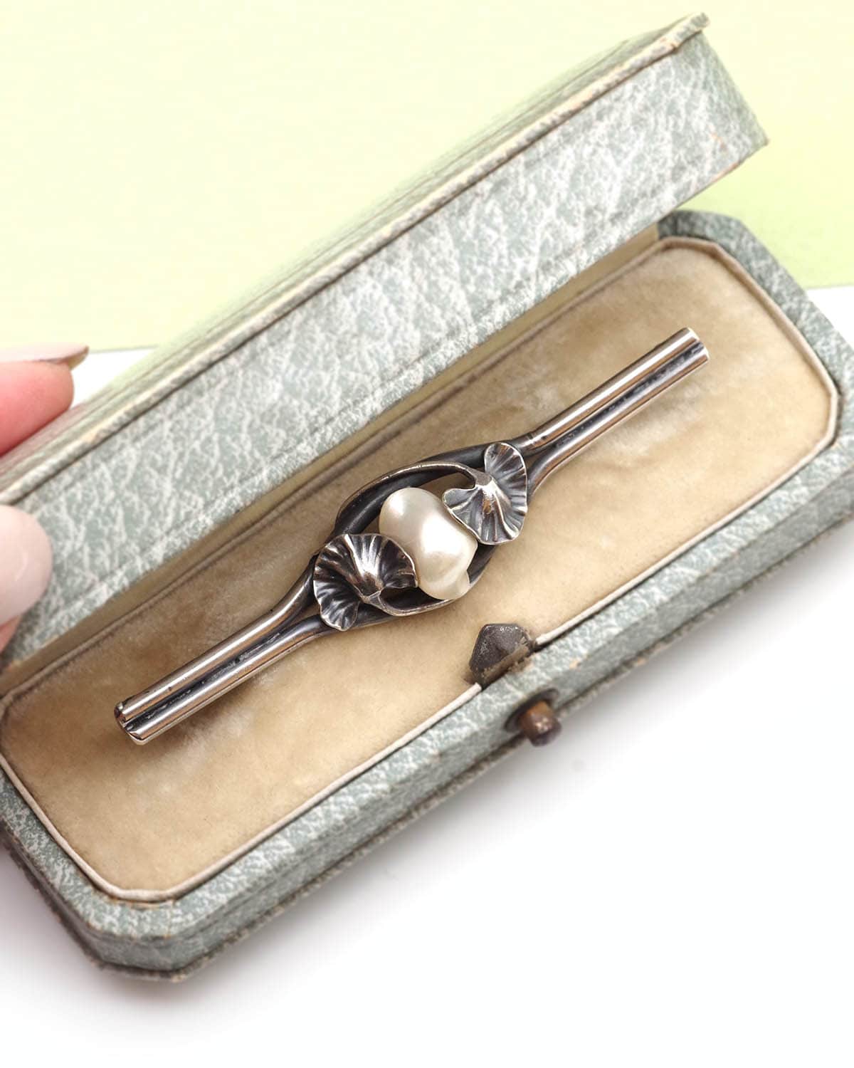 Art nouveau pearl brooch by Dumont