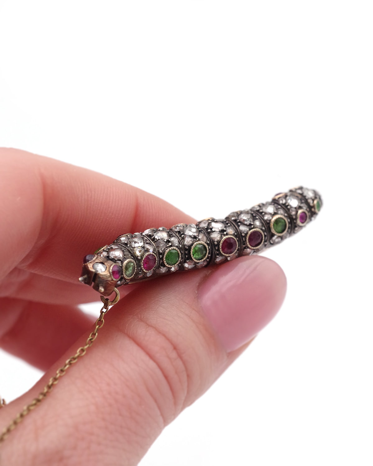 broche insecte chenille russe
