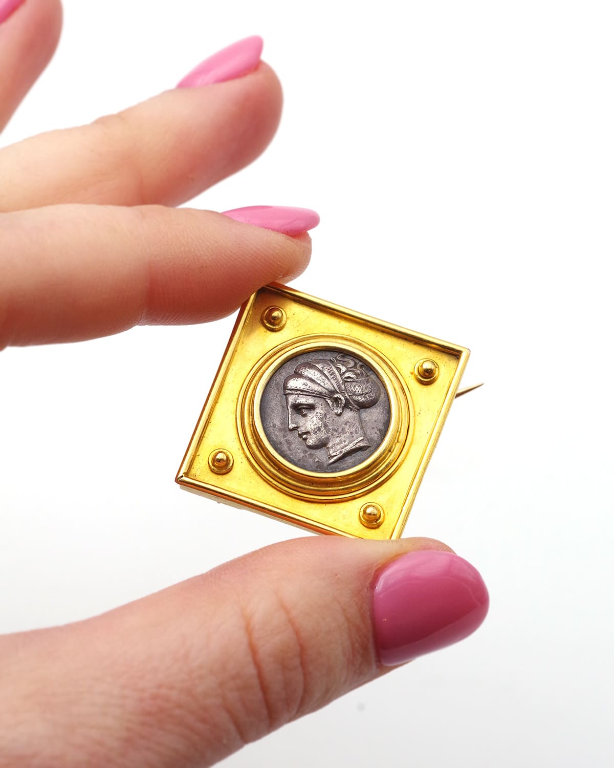 22k gold brooch castellani style