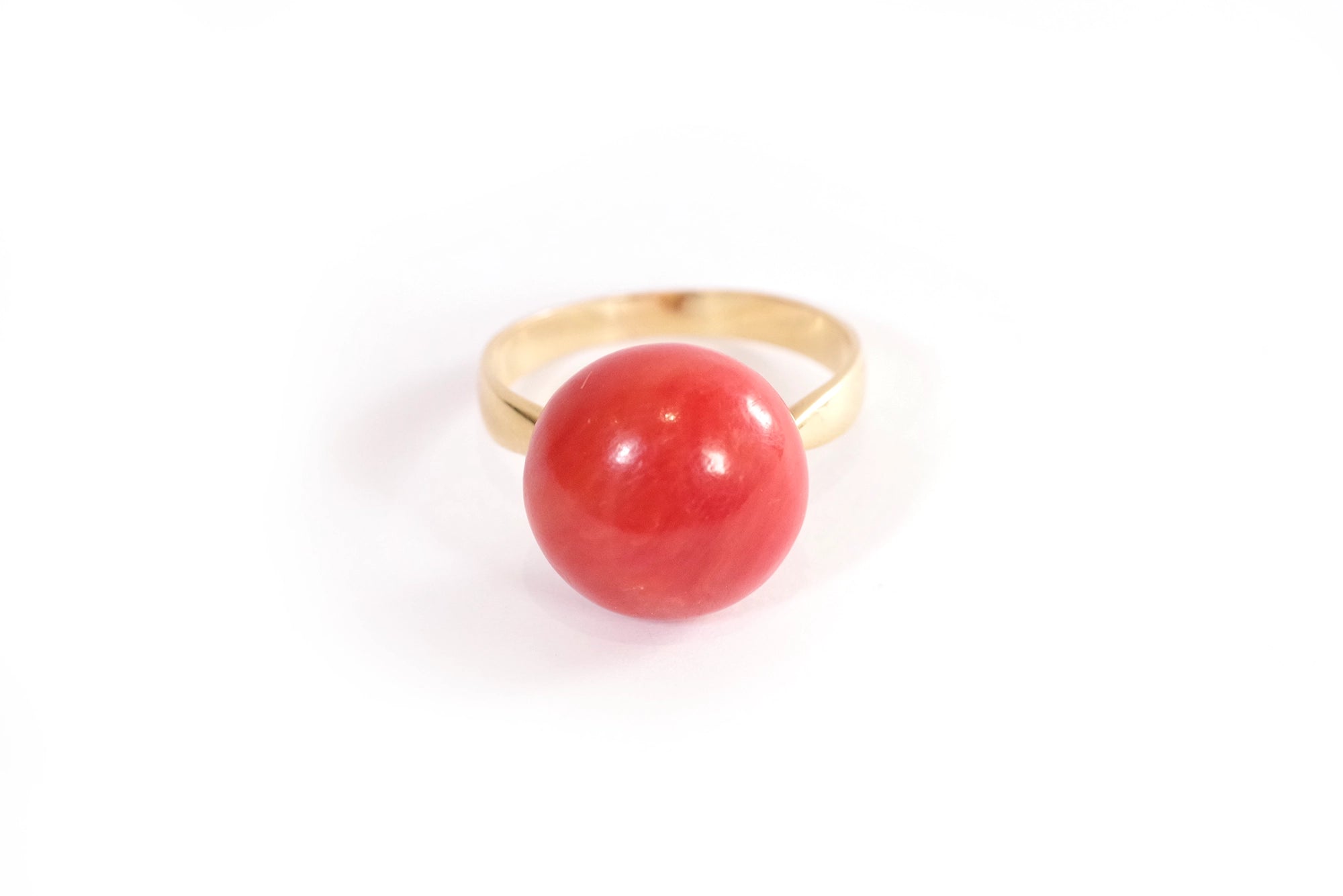 cabochon coral ring in gold