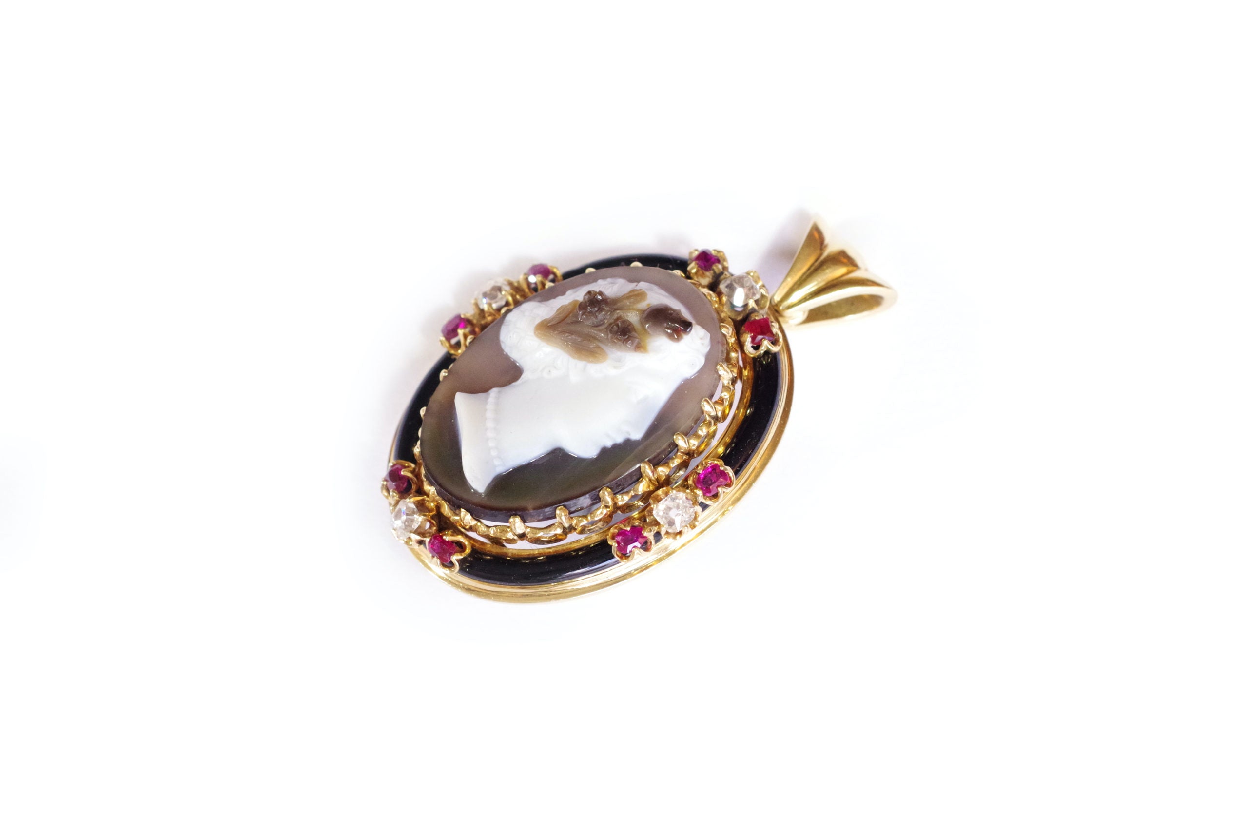 bijou camée pendentif agate en or jaune 18k rubis diamant