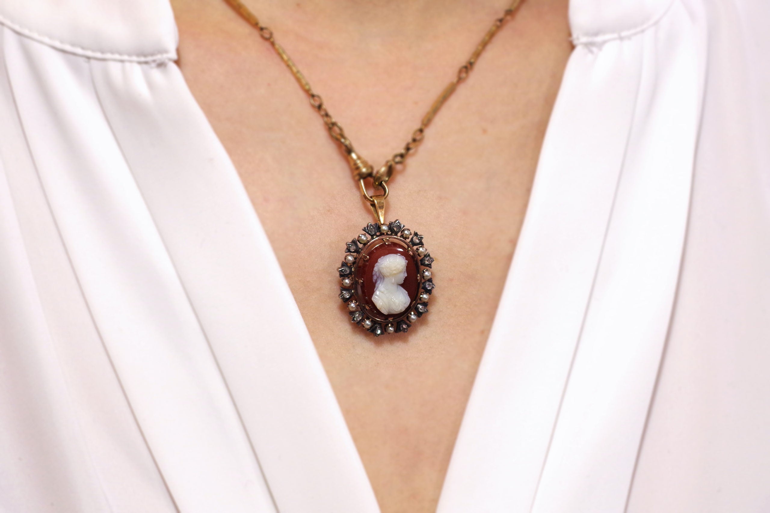 agate cameo with pearls and diamond