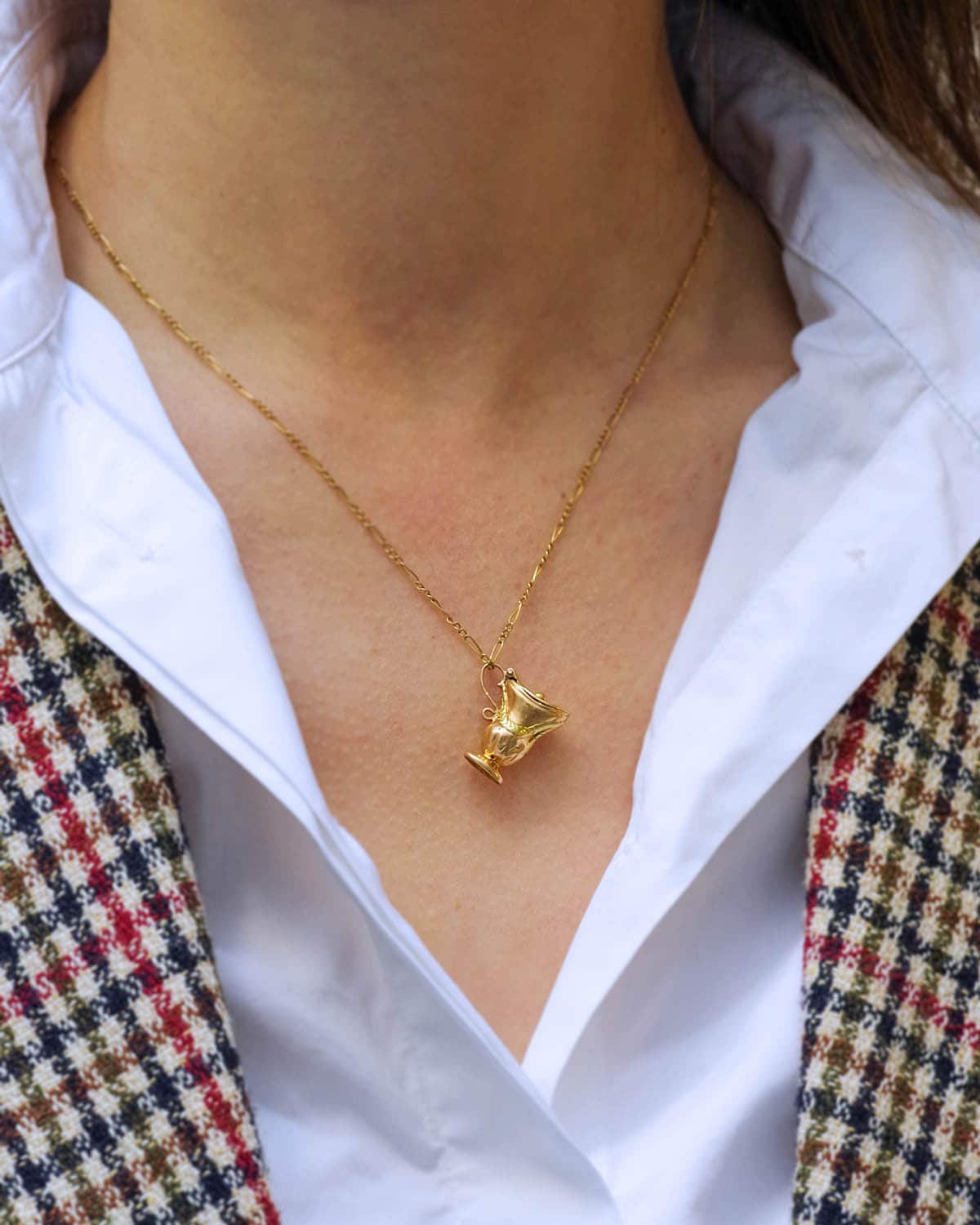 Pendentif charm aiguiere en or