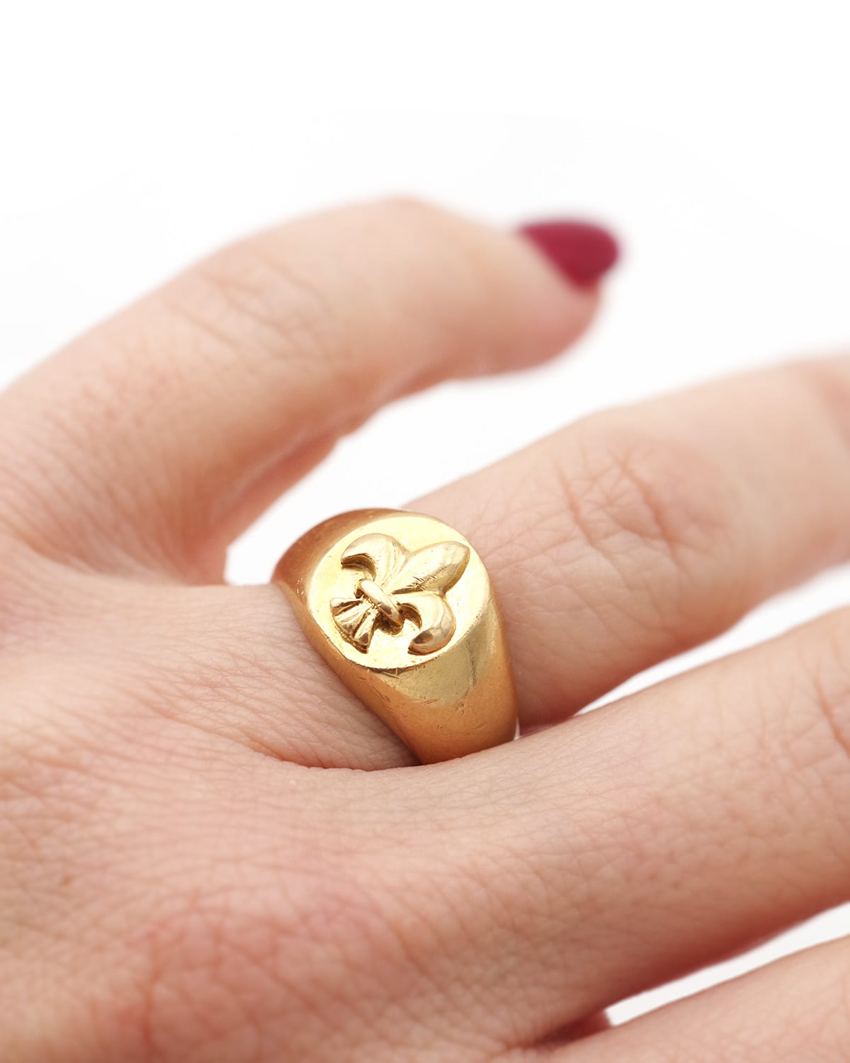 Signet gold ring
