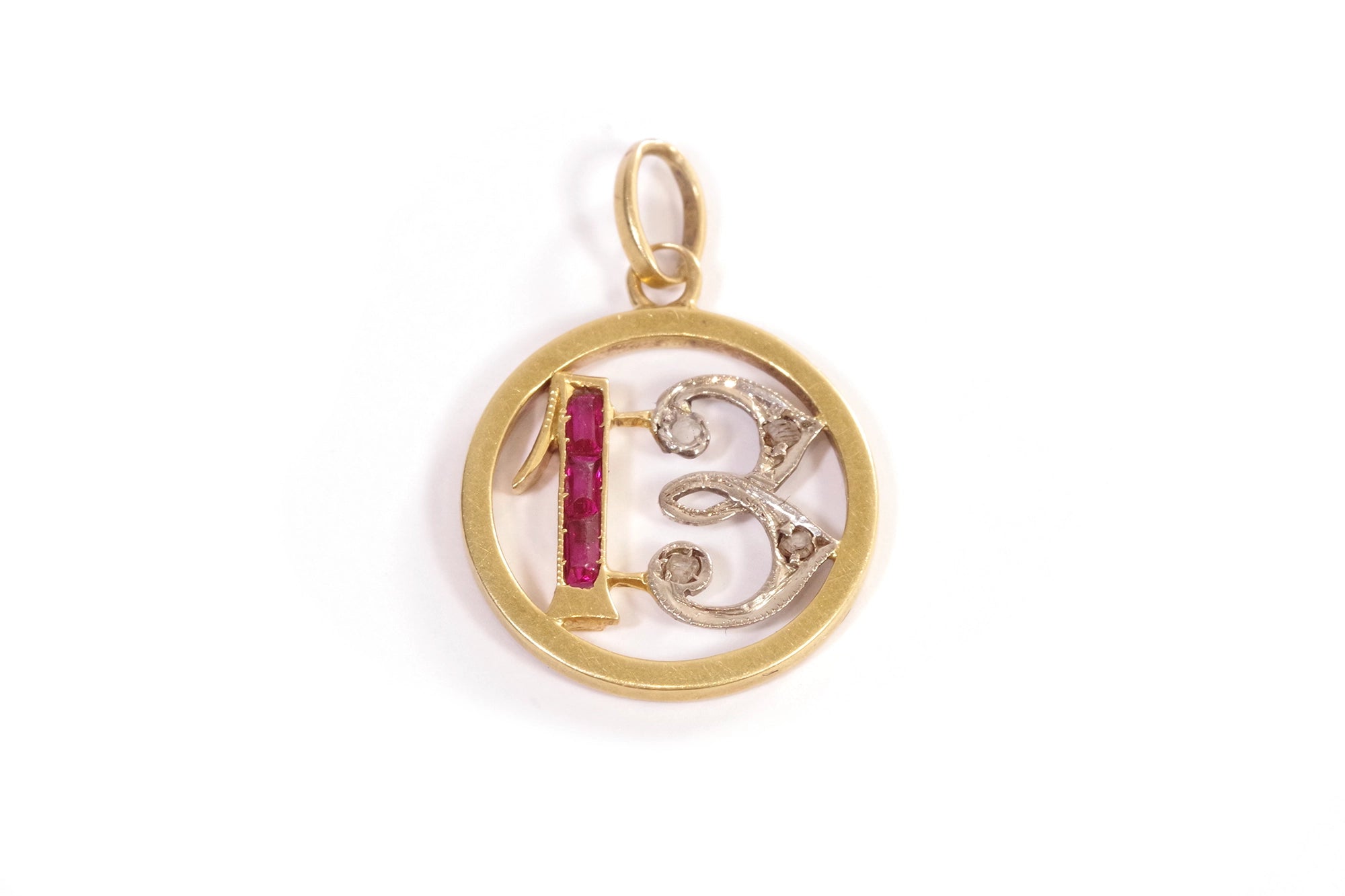 pendentif porte-bonheur 13