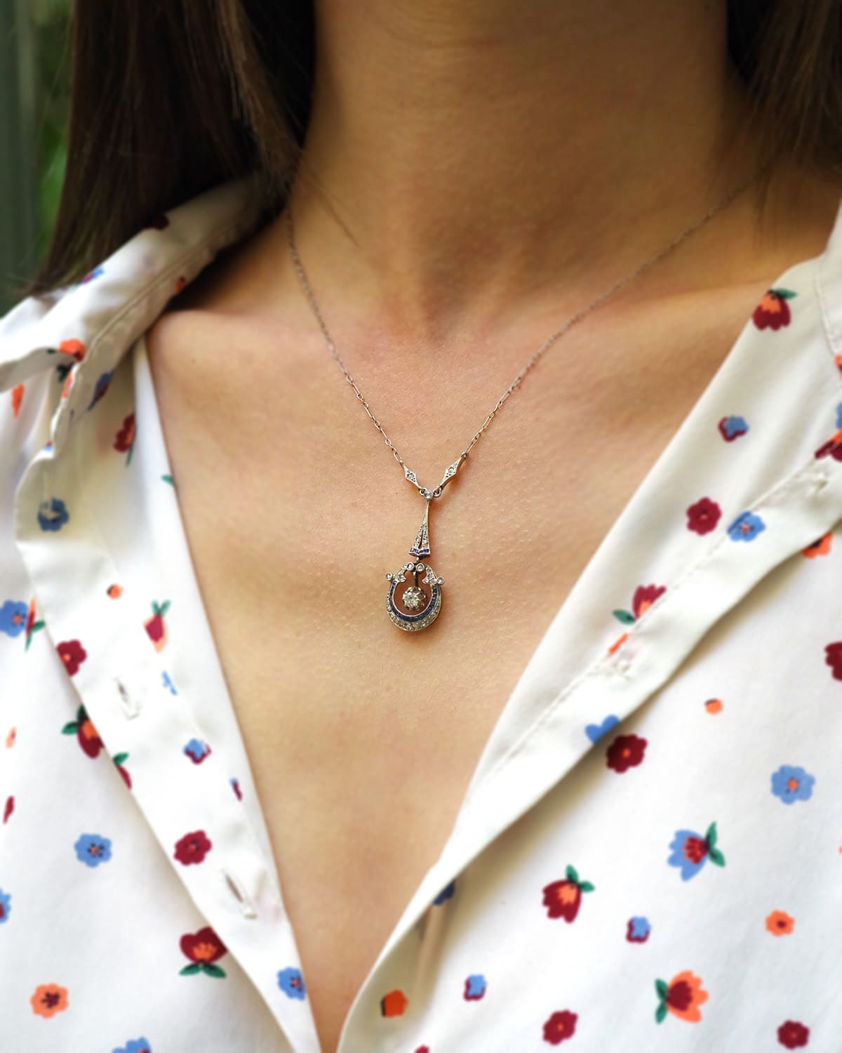 Saphire diamond necklace in platinum