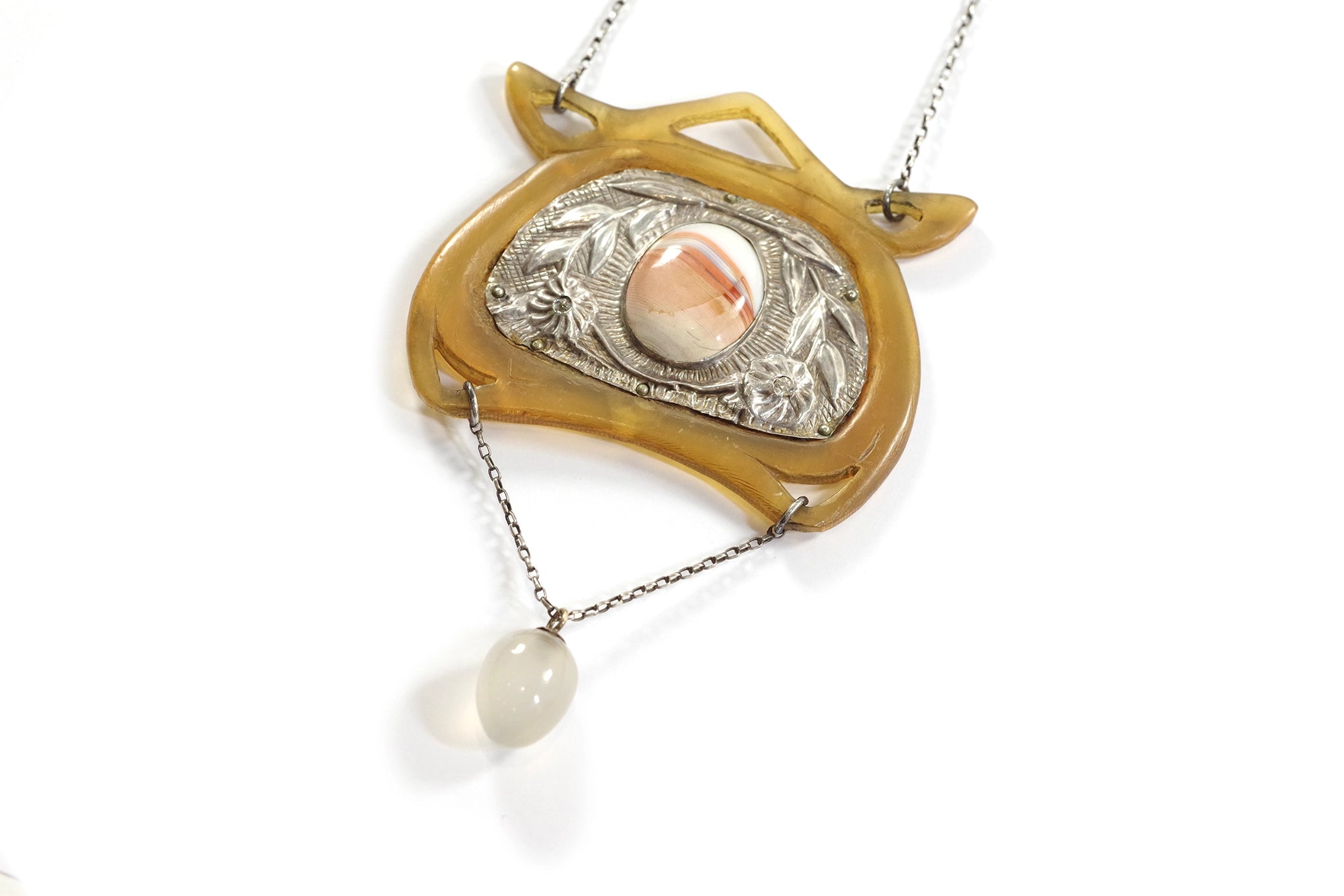 Art nouveau horn necklace