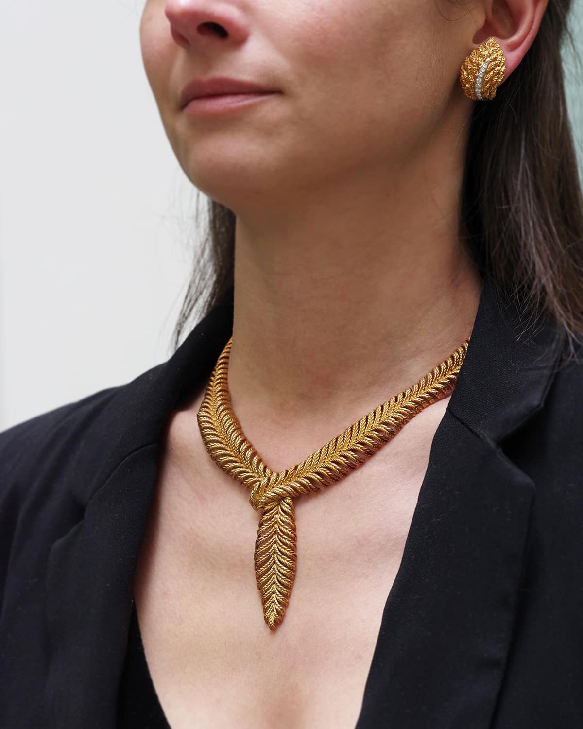 Gold vintage Boucheron paris feather necklace