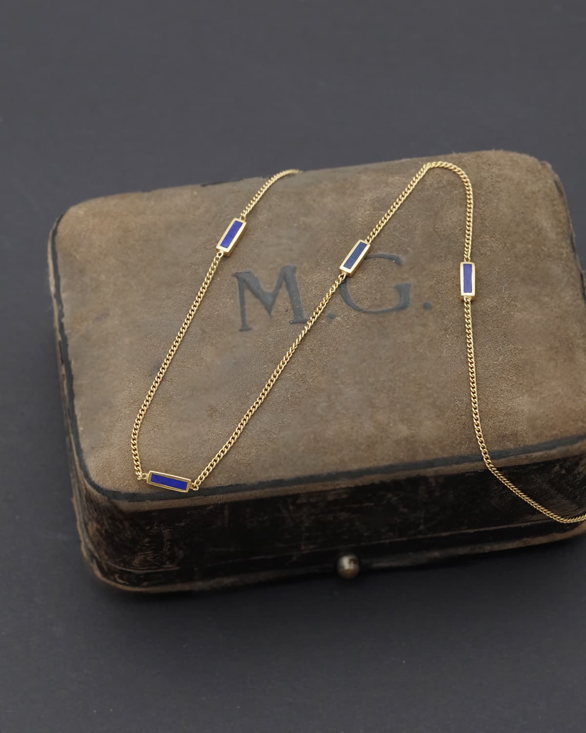 collier lapis lazuli en or
