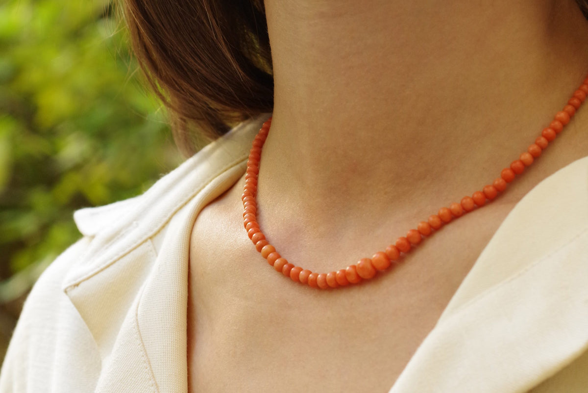 Collier Ras Du Cou Années 1920 - Perles De Corail Orangé - Fermoir En Argent - Ancien