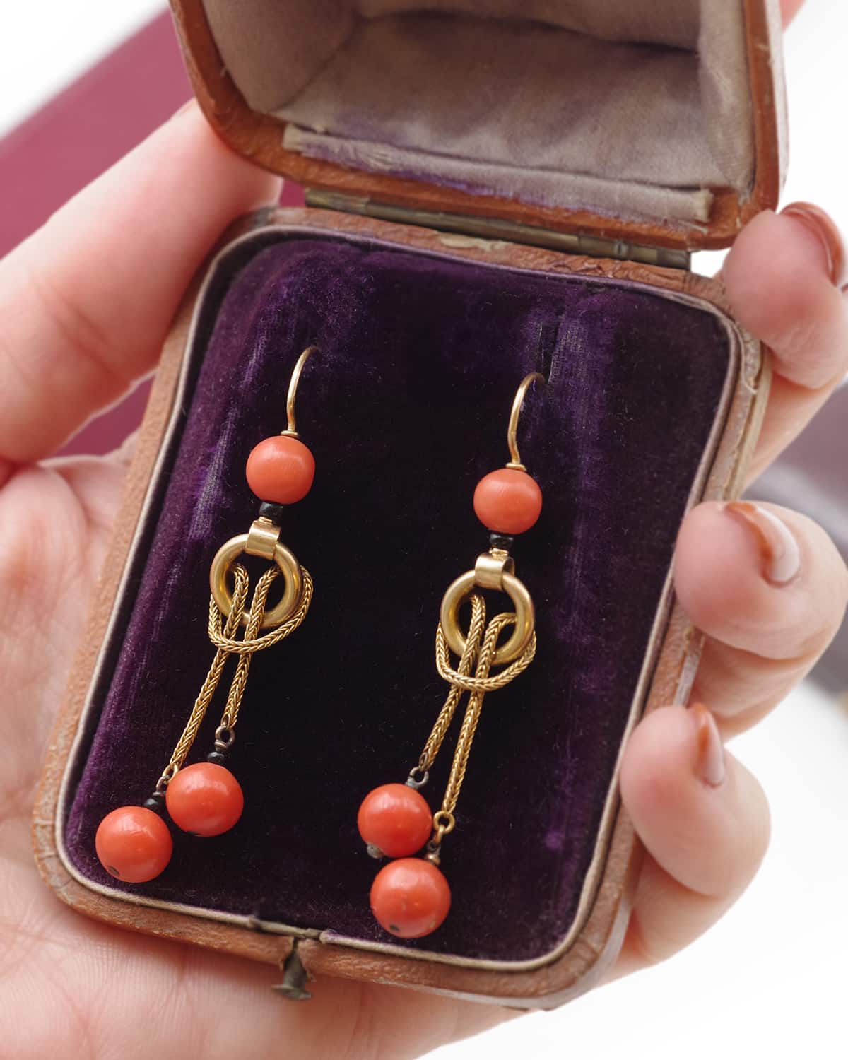 Pendants d'oreille en or et corail
