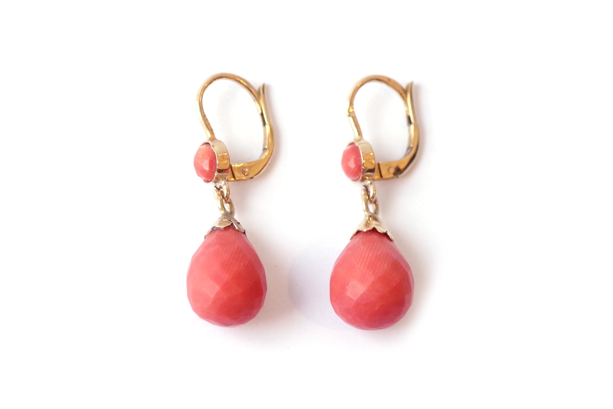 Pendants d'oreille corail en or