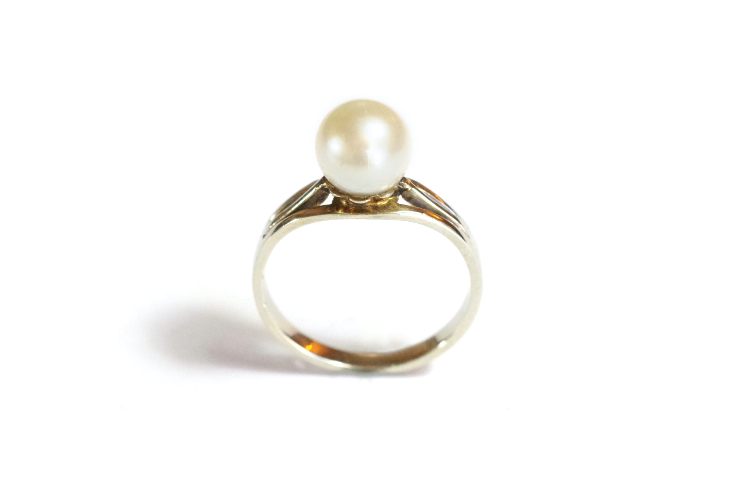 Art Deco pearl ring in white gold