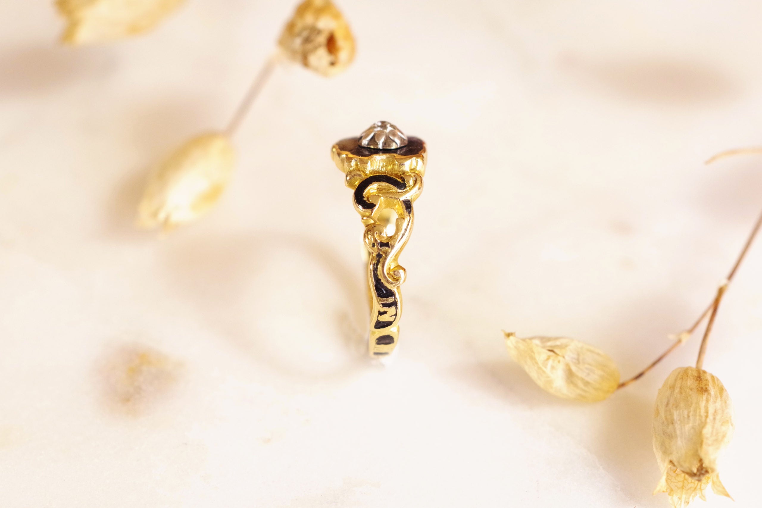 mourning ring in black enamel and gold