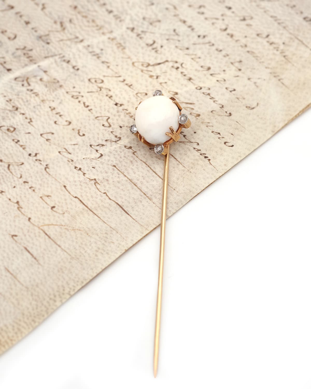 Épingle perle fine porcelainée