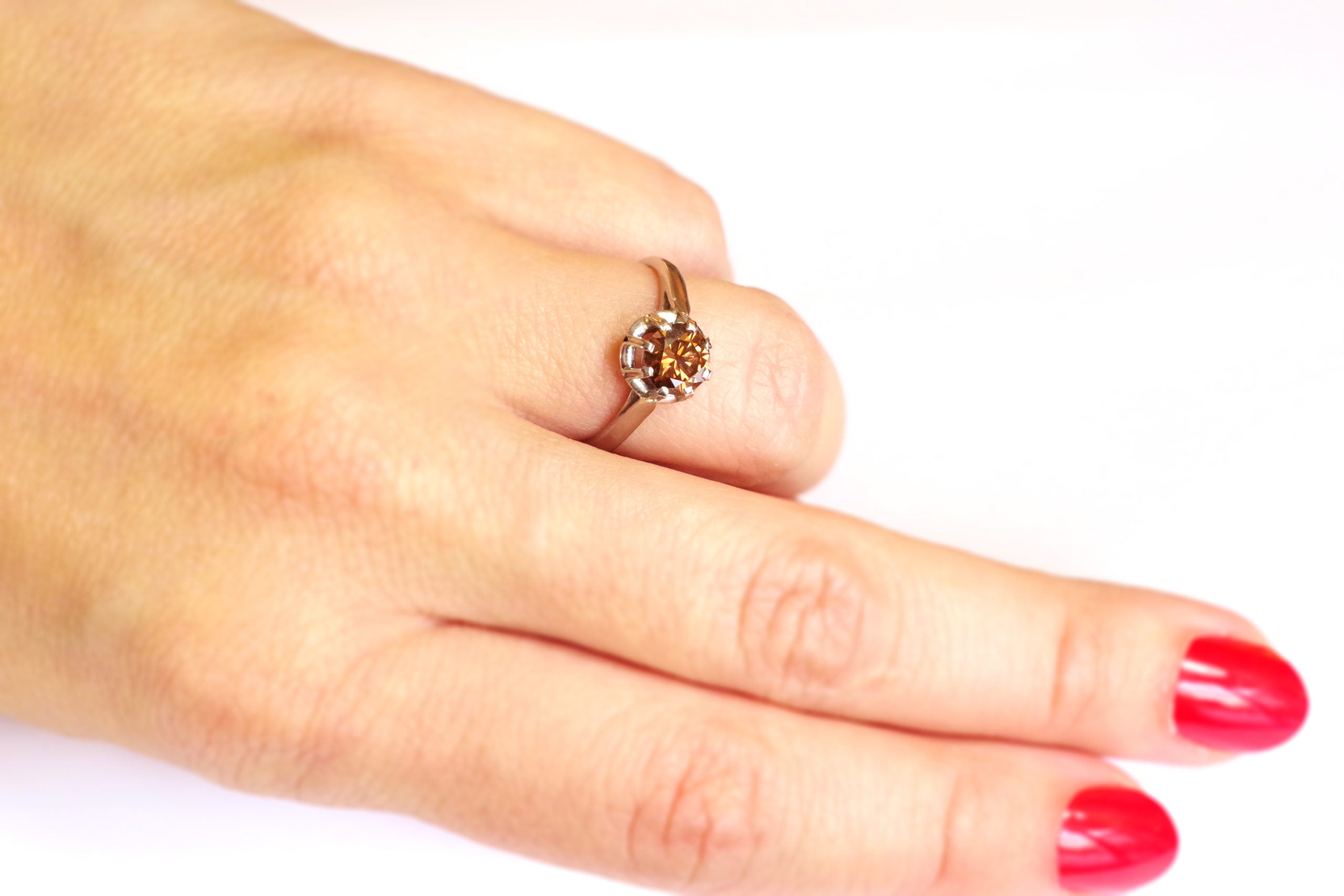 bague avec diamant brun intense cognac taille brillant