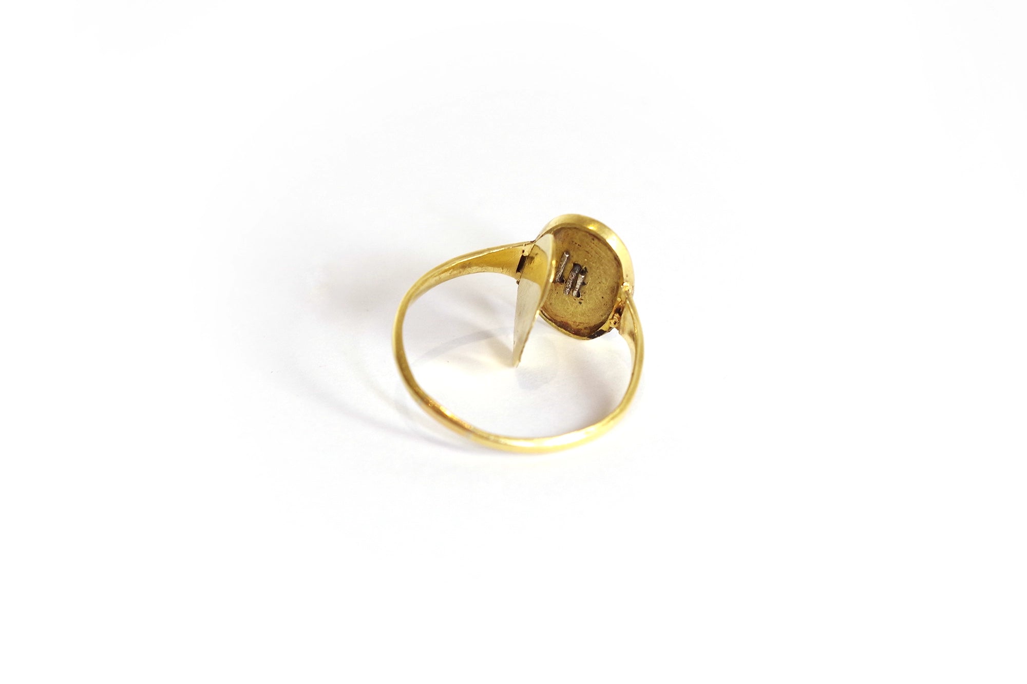 Antique locket ring in gold