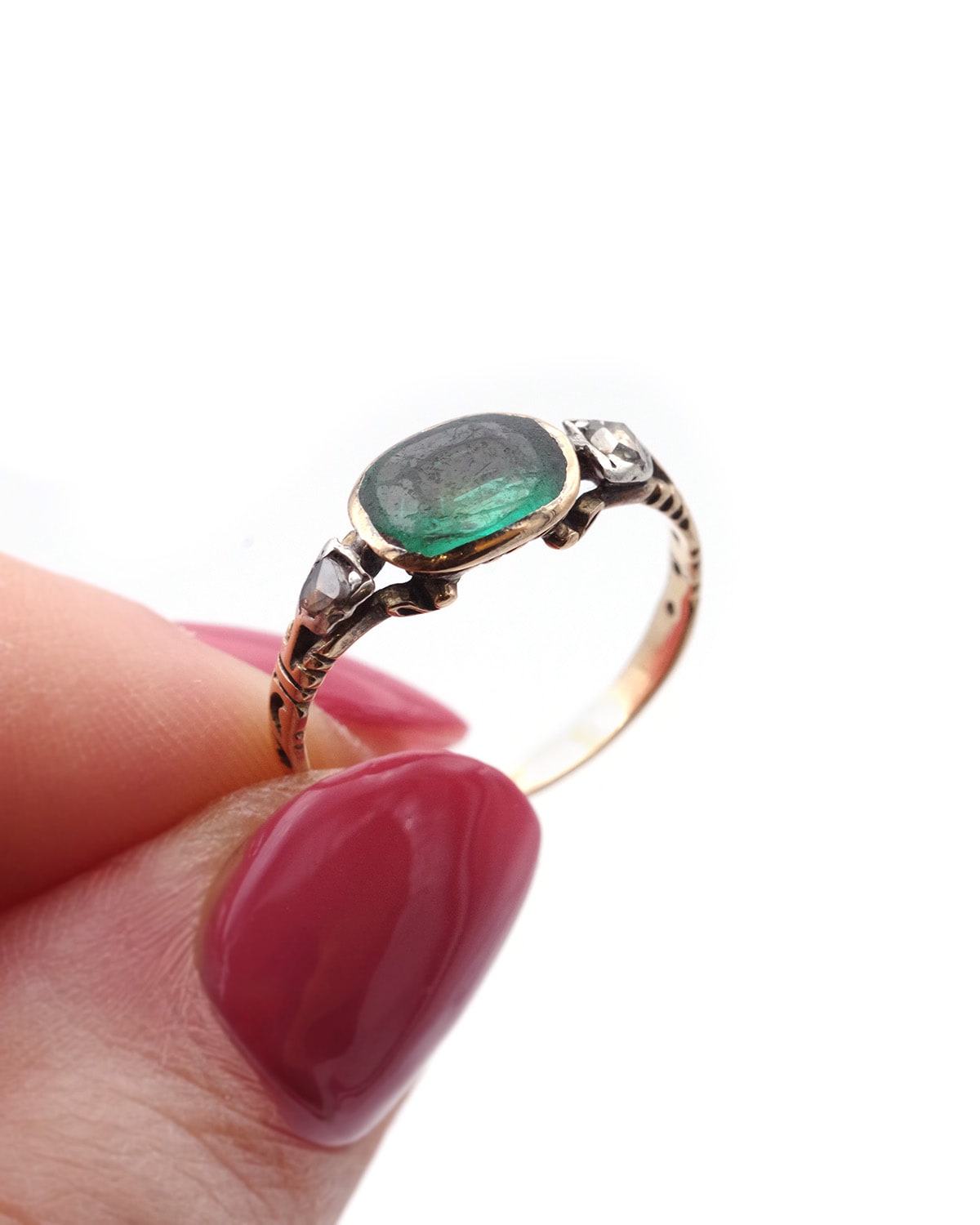 Green stone gold ring