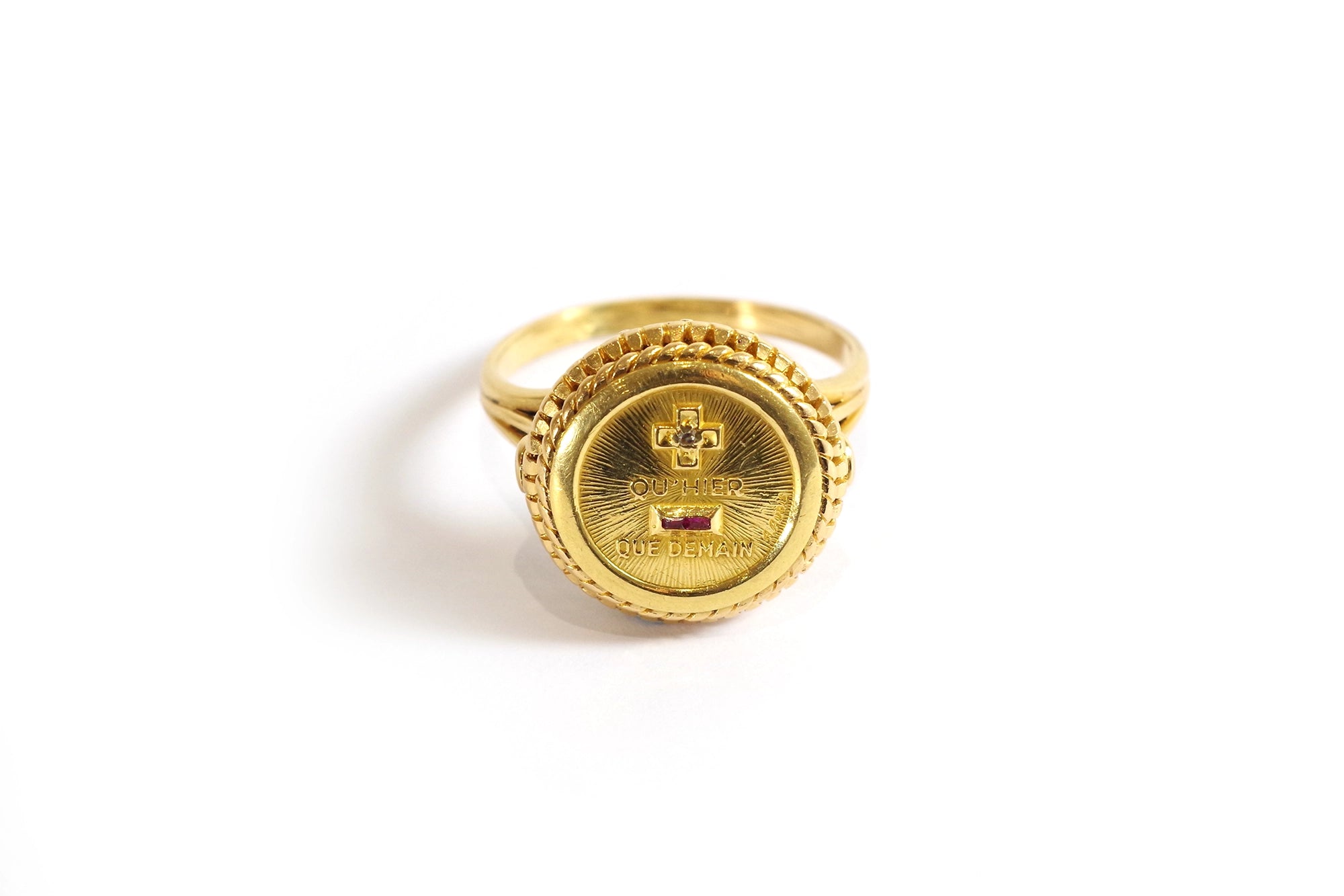 antique augis ring in gold