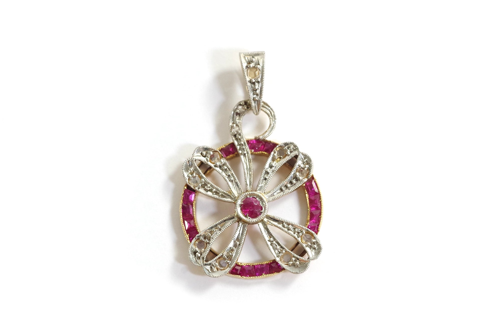 pendentif porte bonheur rubis diamants