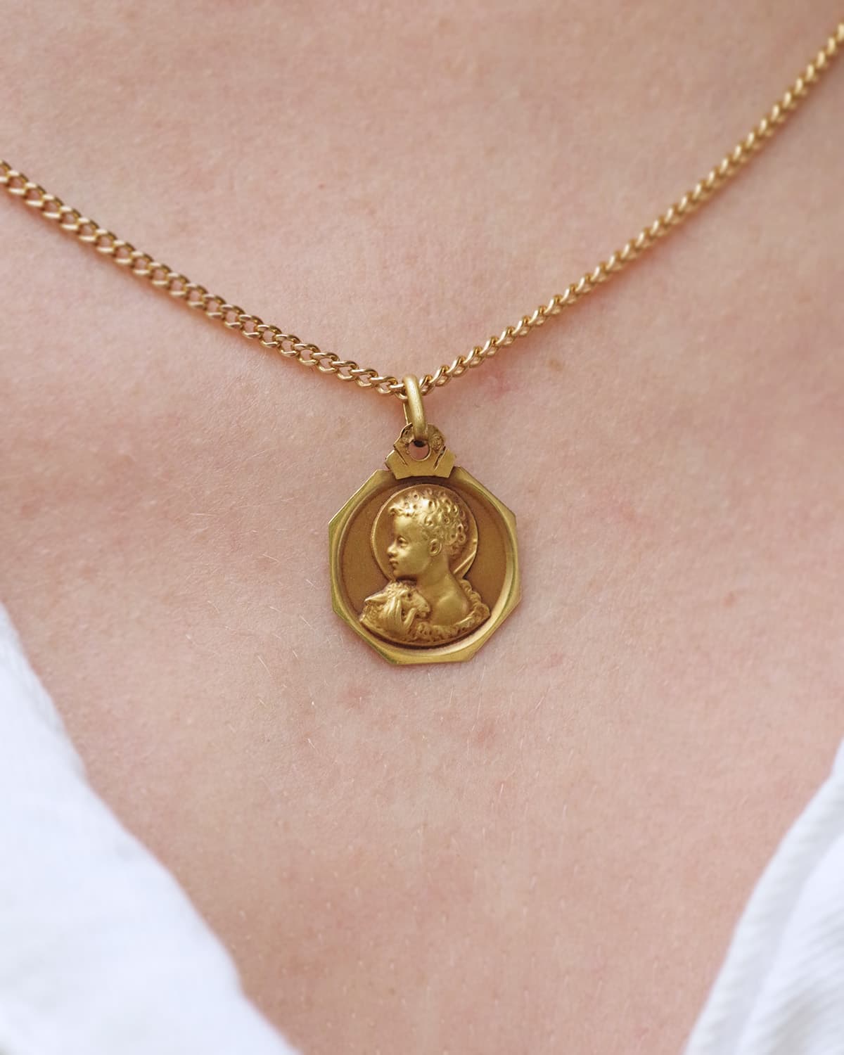 Saint Jean Baptiste pendant in gold