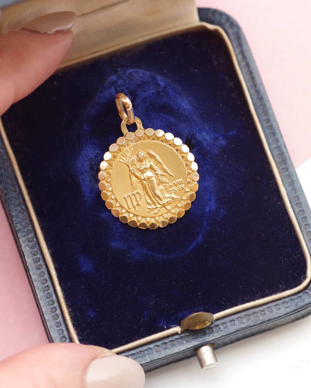 Virgo charles perroud pendant