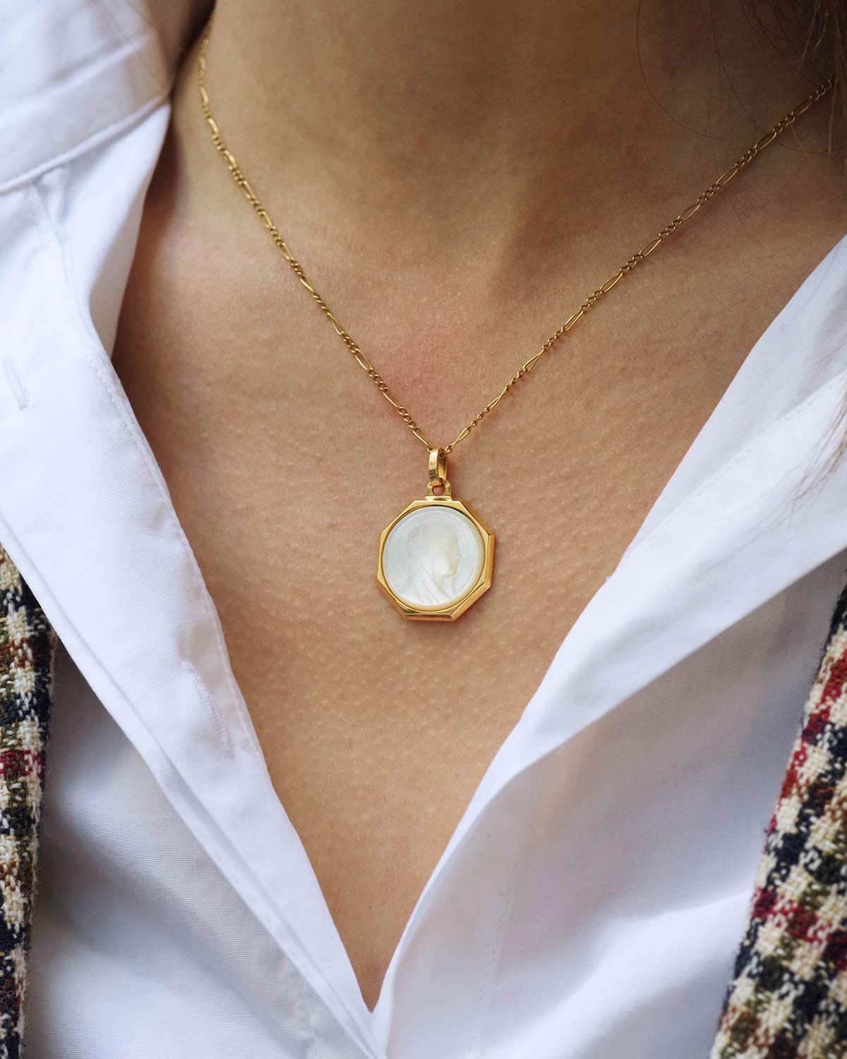 Médaille vintage nacre et or