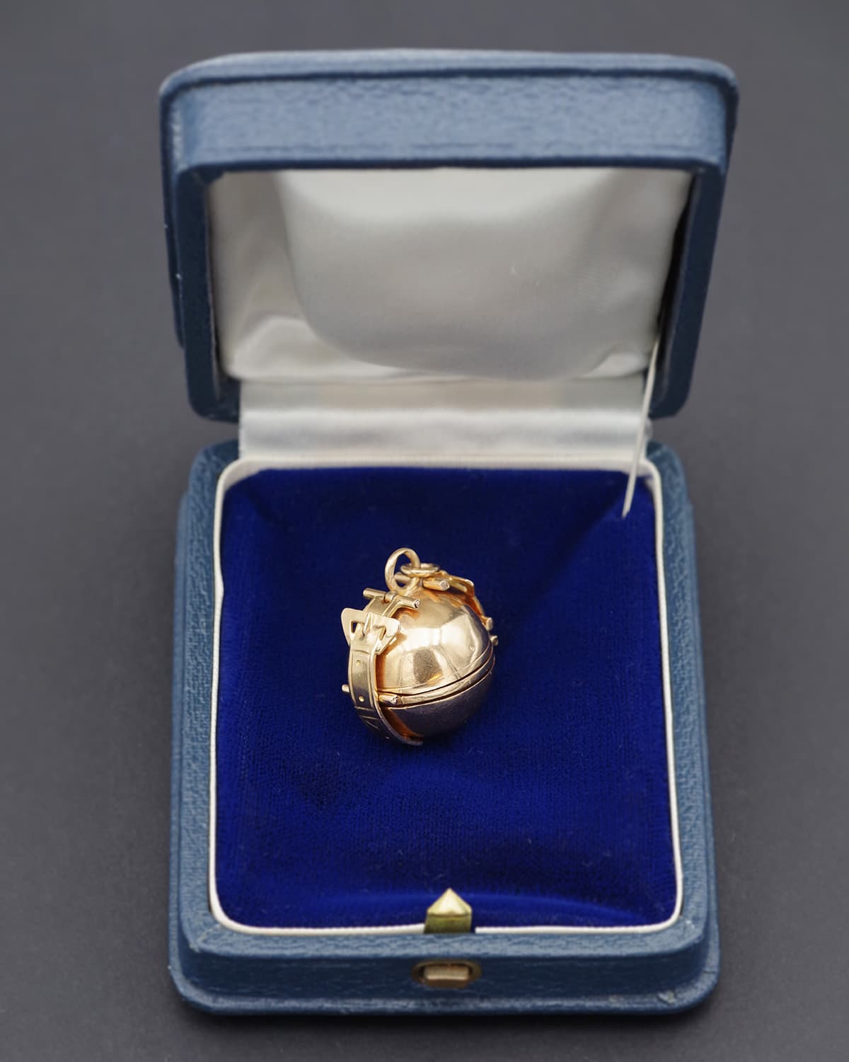 Antique gold locket pendant