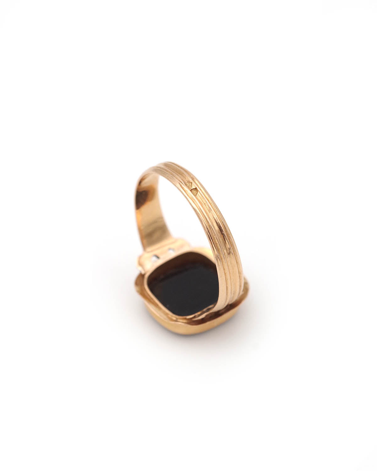 Antique signet ring in gold