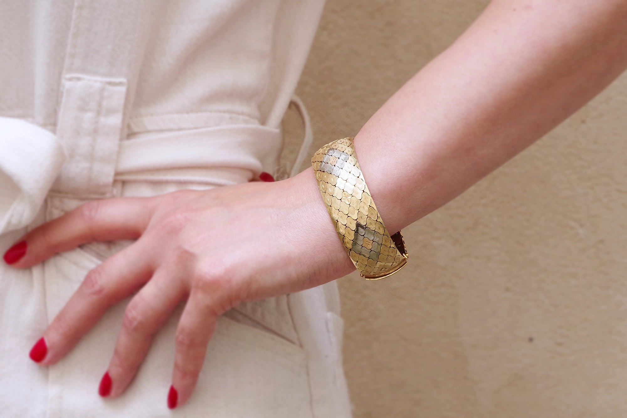 Retro gold band bracelet