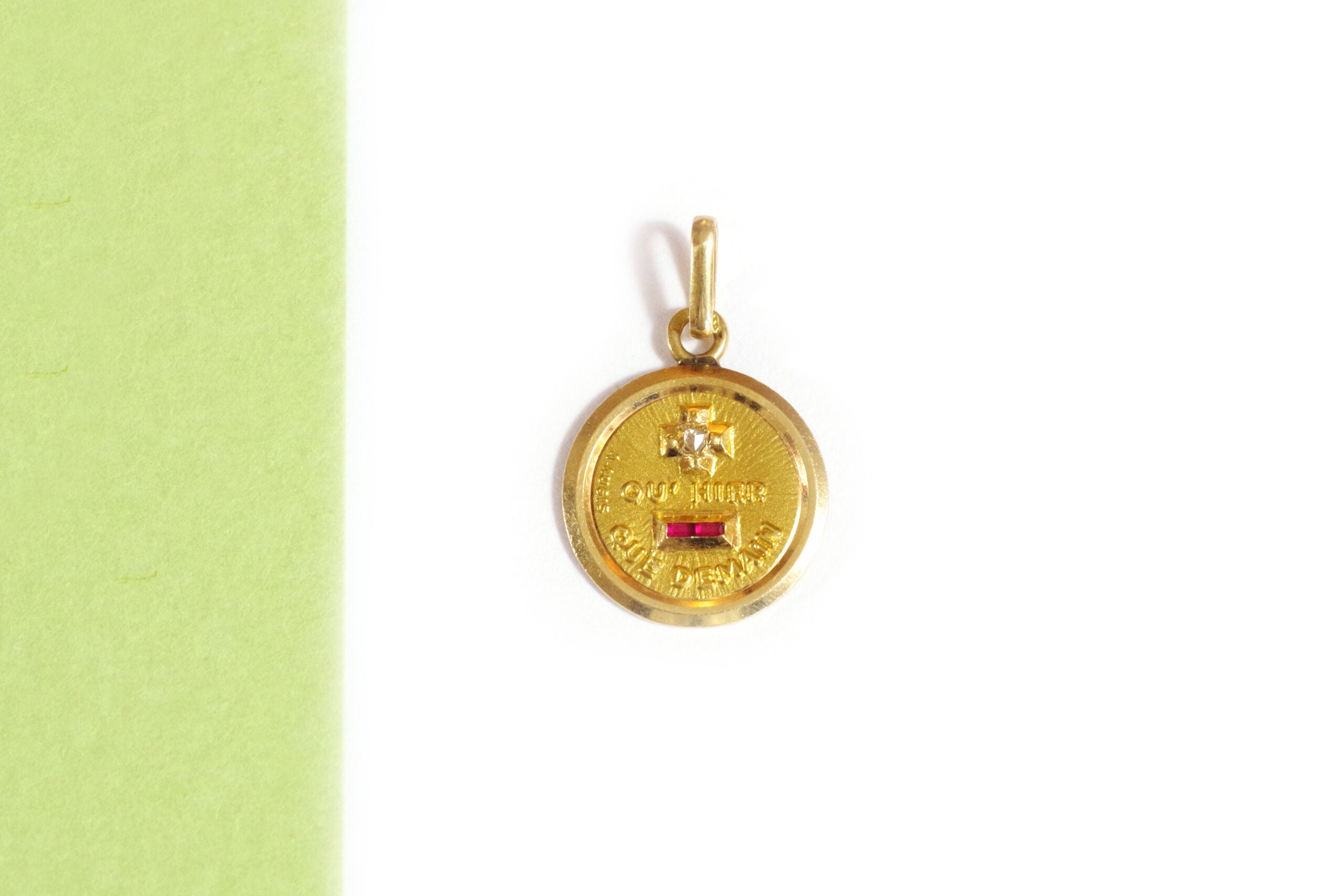 more than today less than tomorrow pendant Augis 18k gold