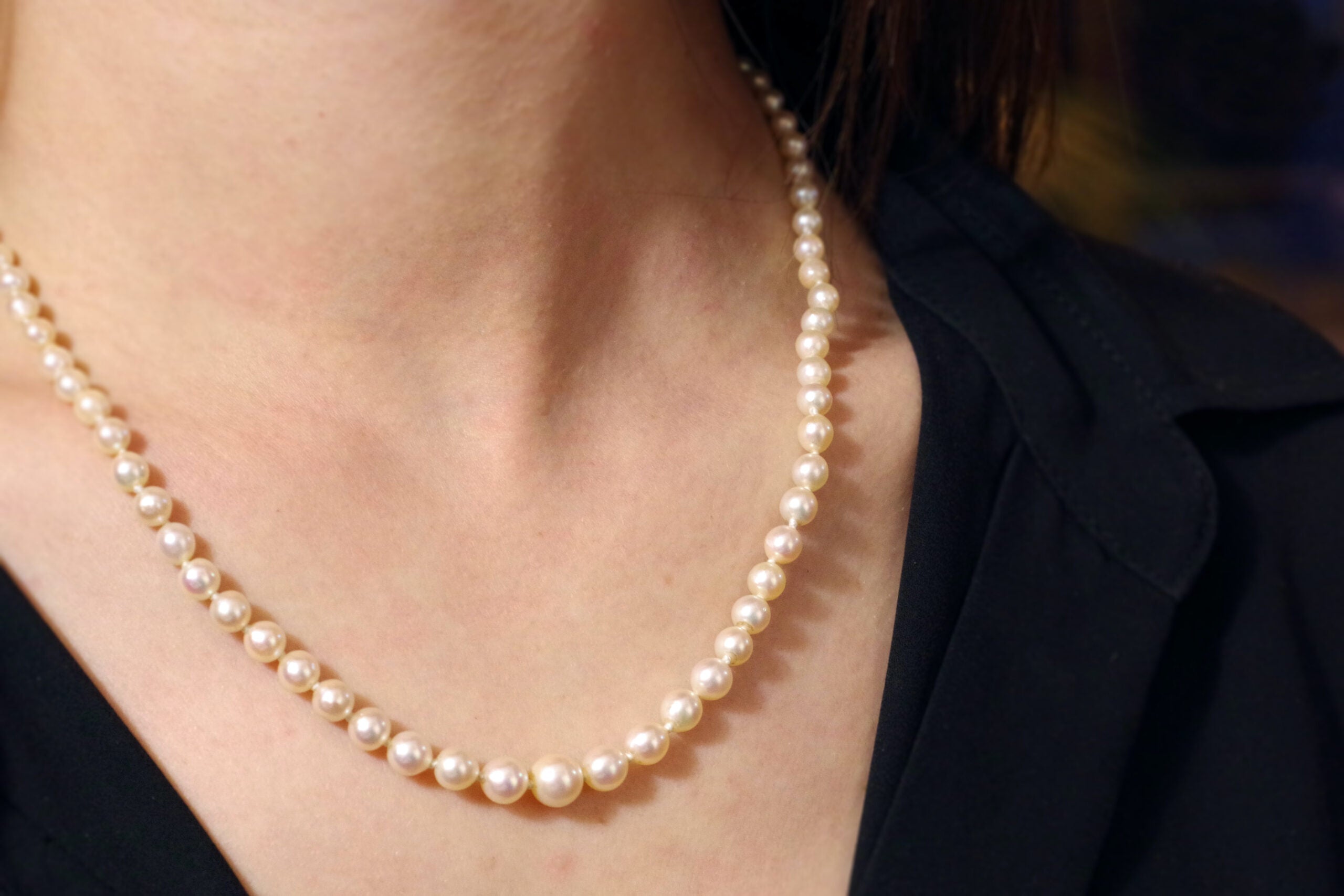 antique white pearl necklace in 18k gold