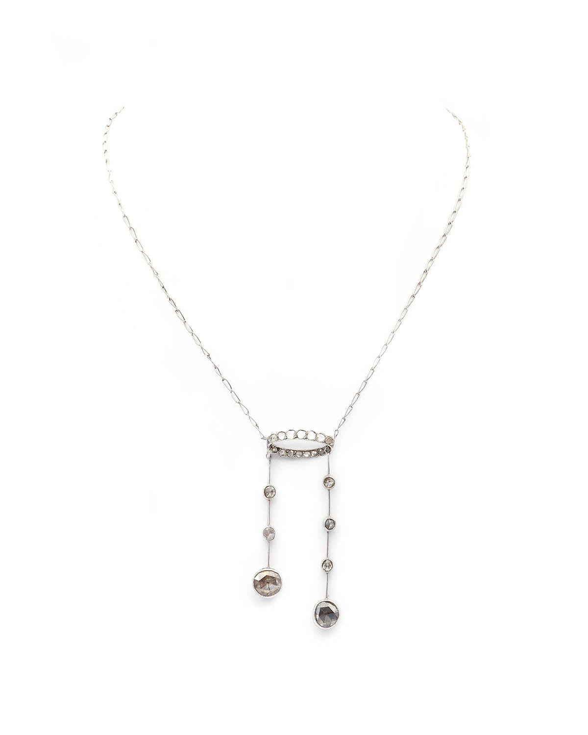 Négligé diamond necklace in platinum