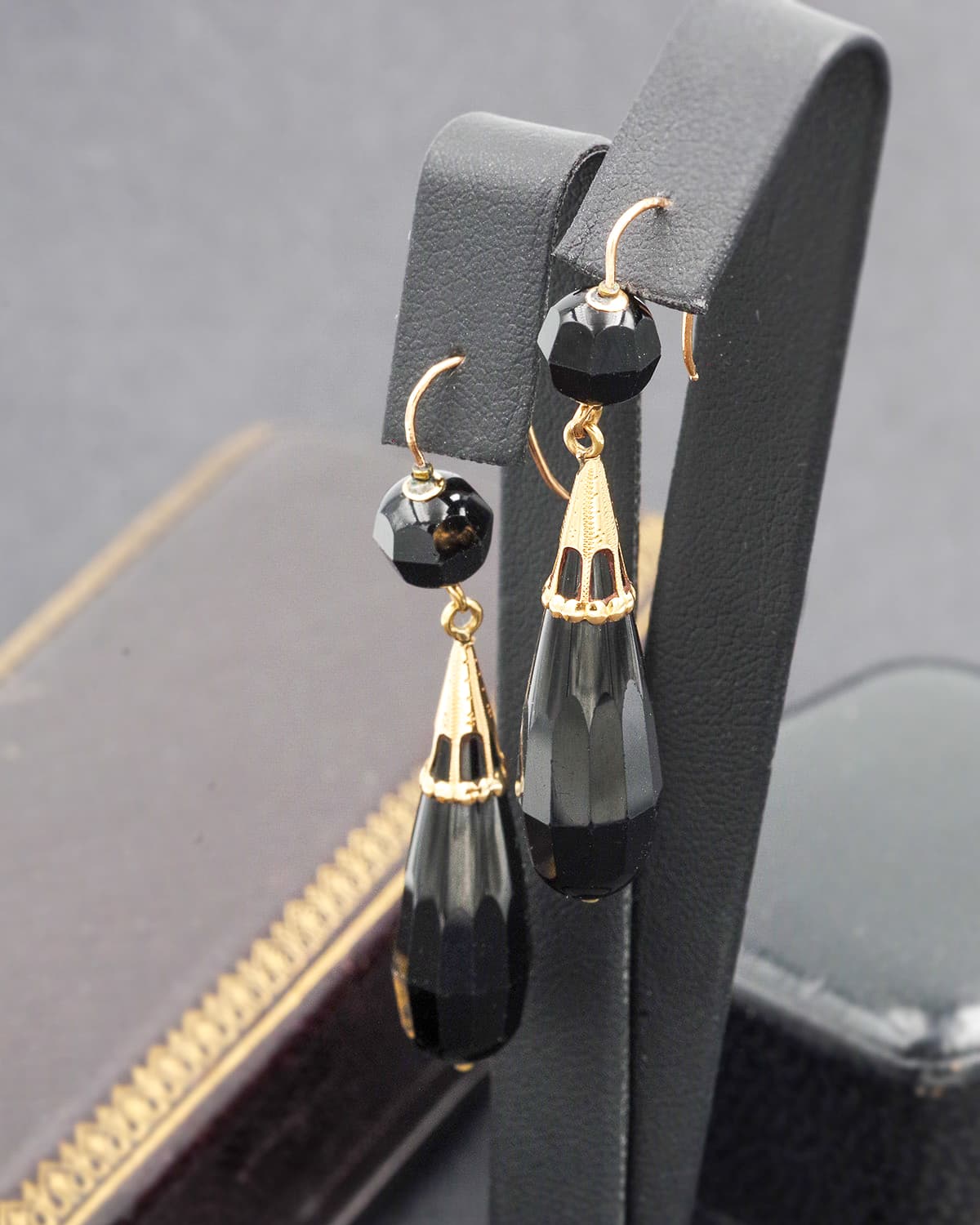 Antique black earrings in gold