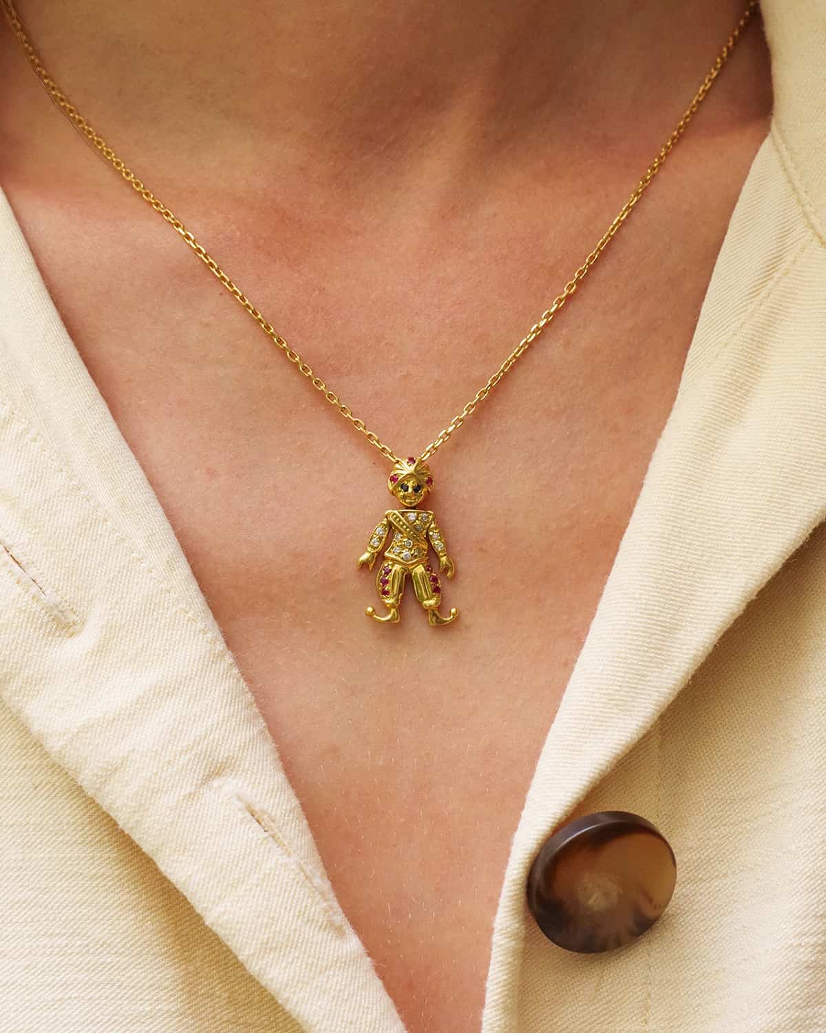 Sapphire and rubies articulated pendant