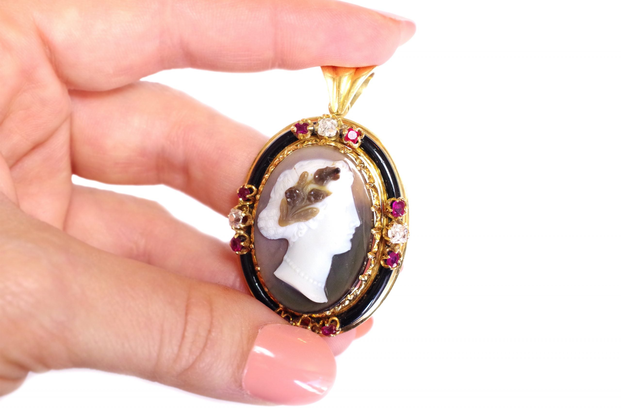 Victorian agate cameo pendant