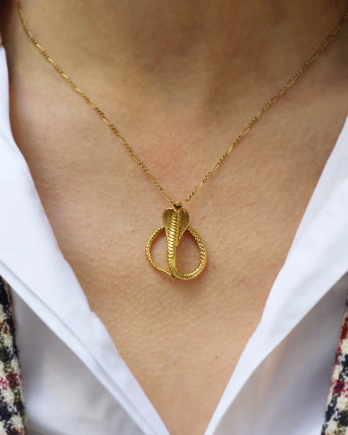 Pendentif cobra en or