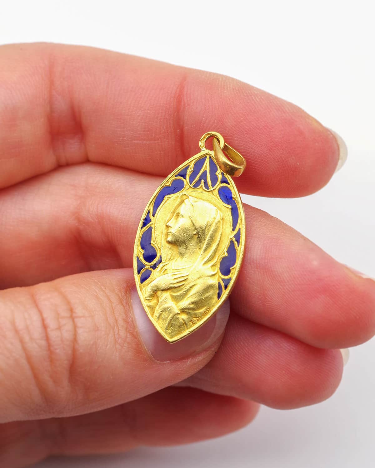 Dropsy Virgin Mary pendant