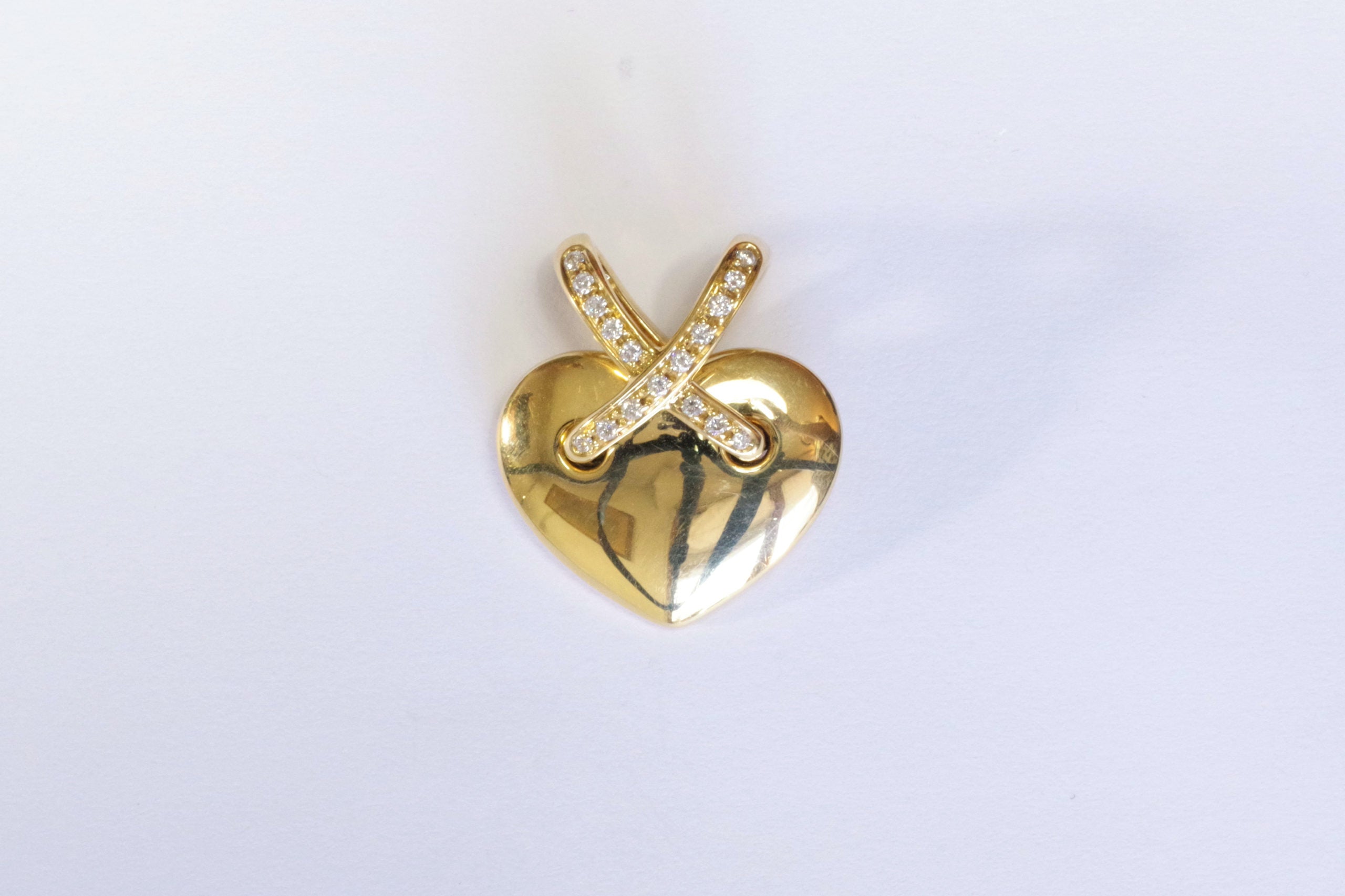 chahute big heart link pendant in gold and diamond