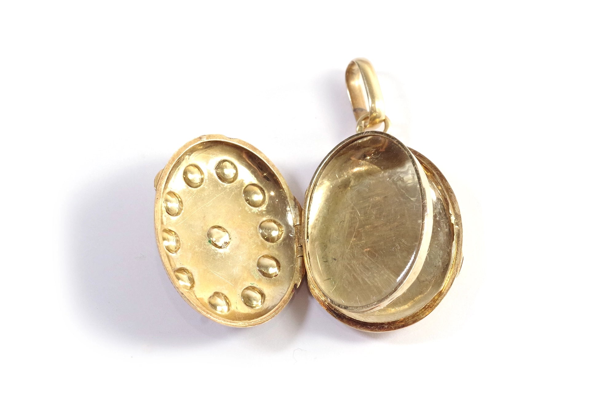 Gold énamel locket pendant