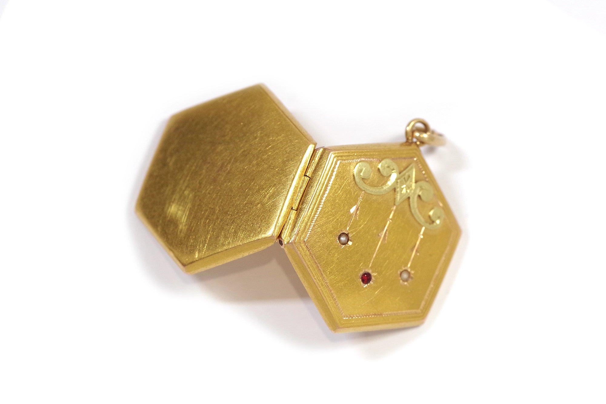 Art Nouveau gold locket pendant