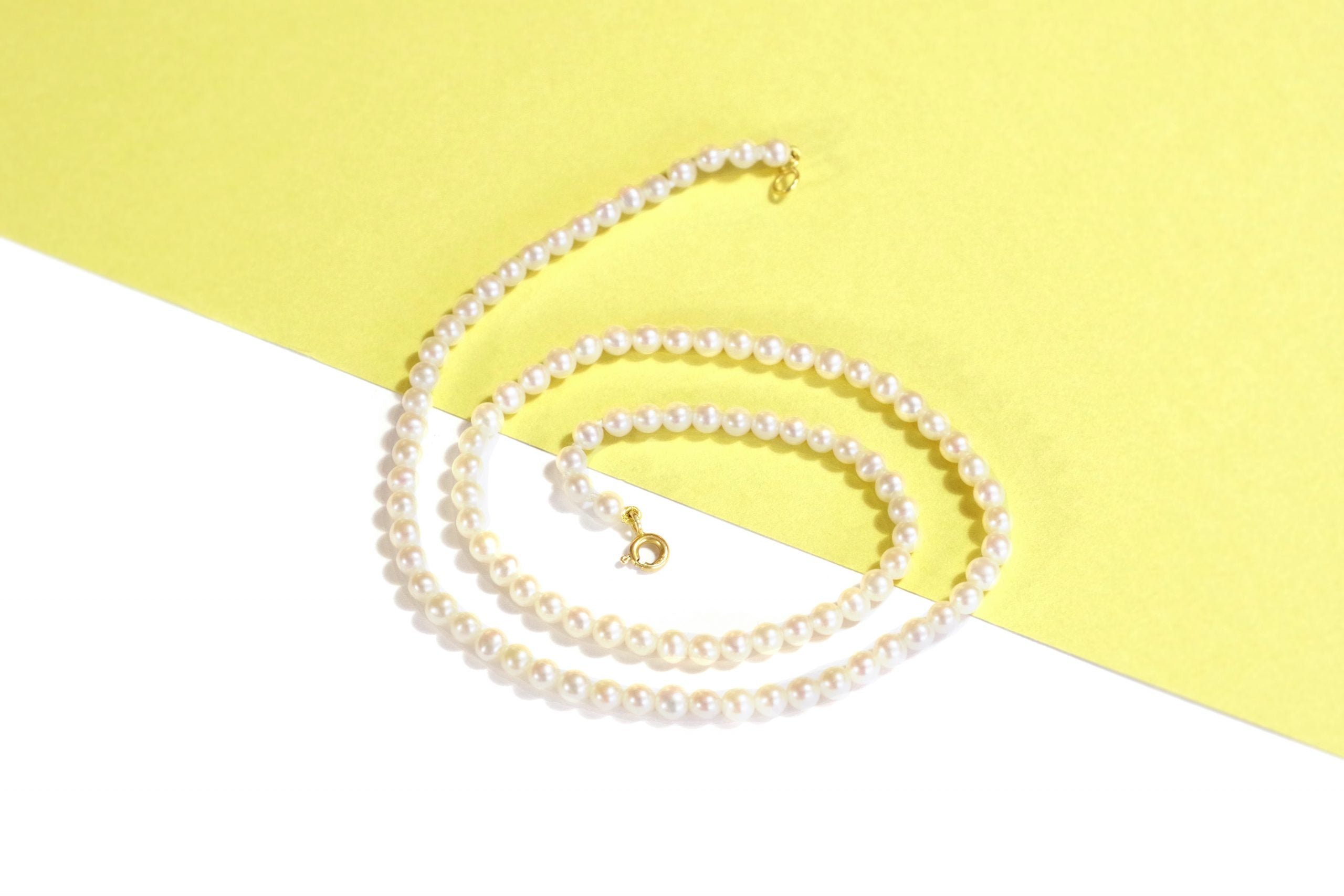 cultured pearl necklace in gold