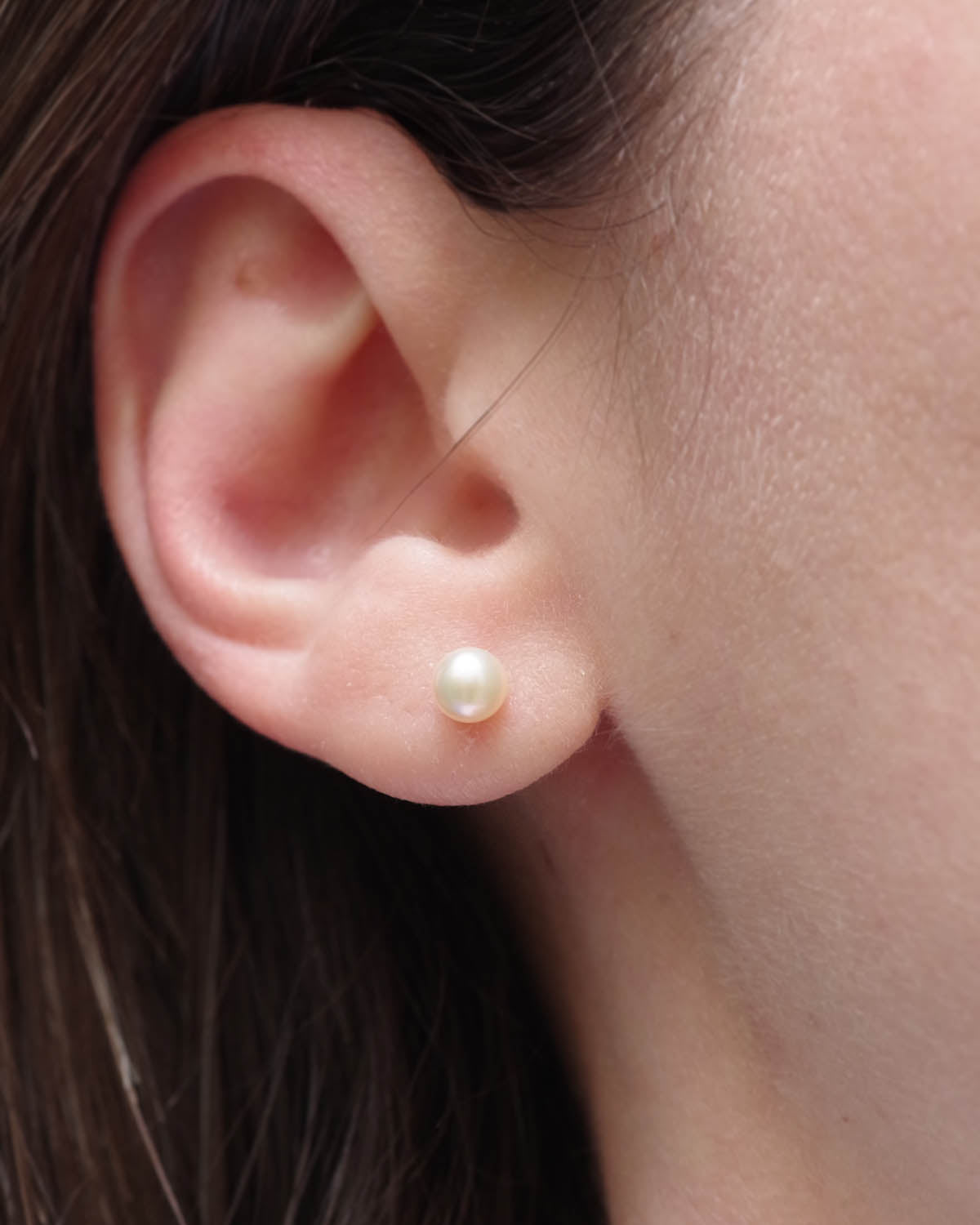 Vintage cultured pearl earrings in gold
