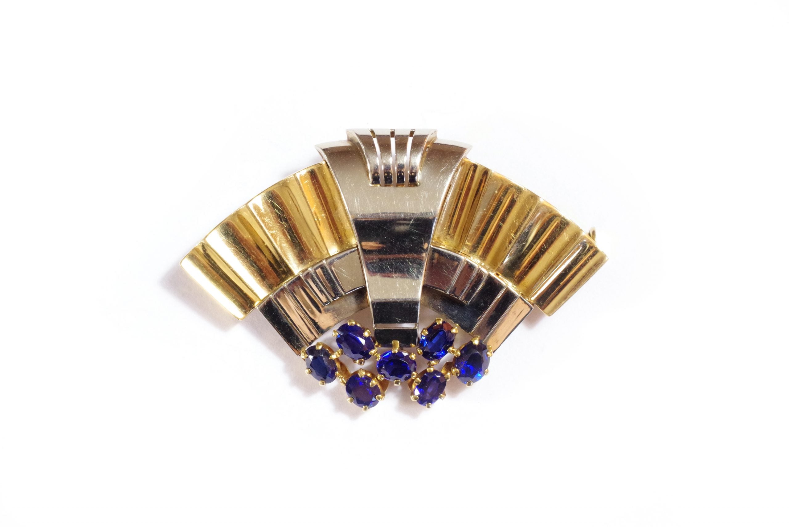 18k gold brooch with a fan shape