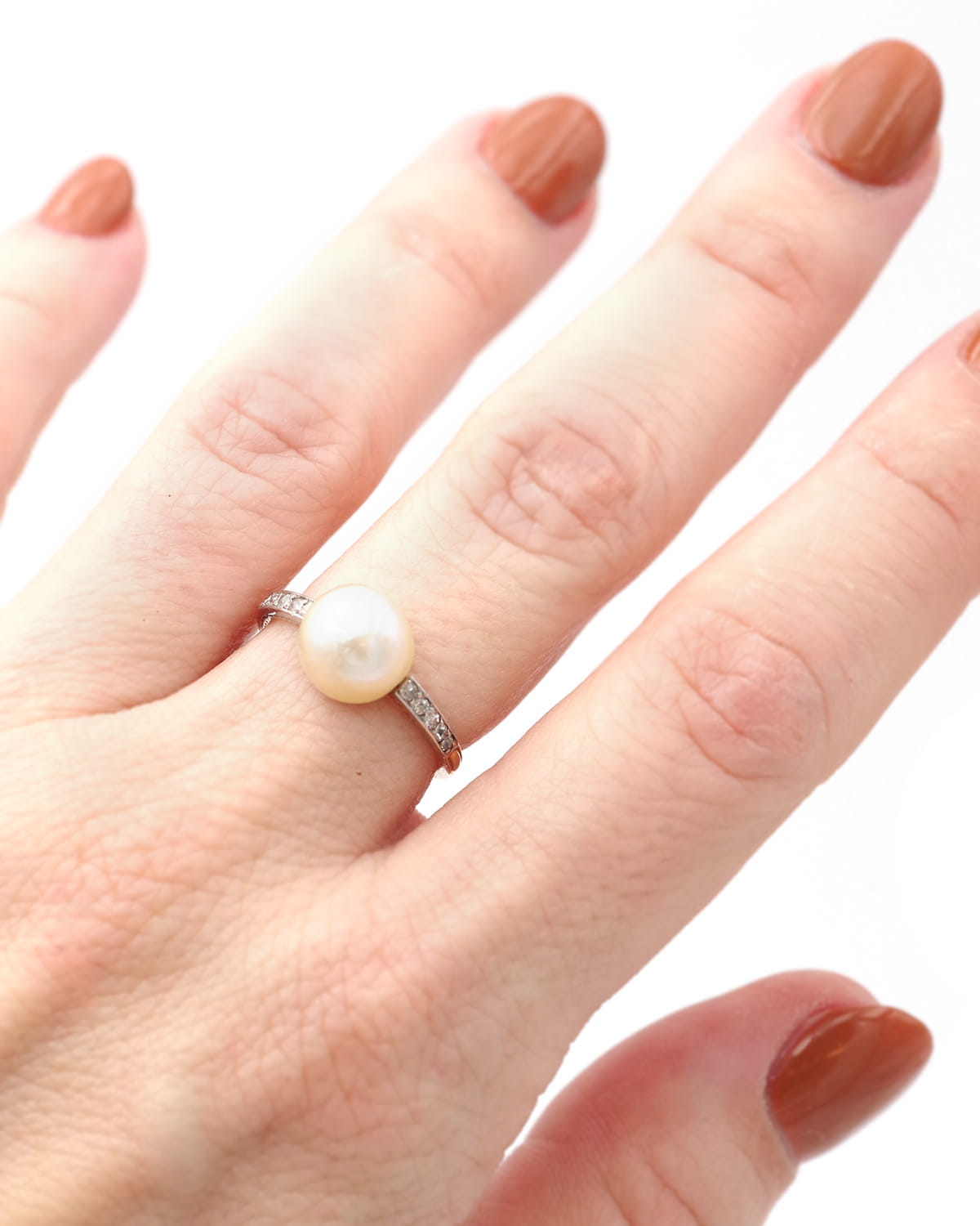 Certified pearl ring in gold and platinum