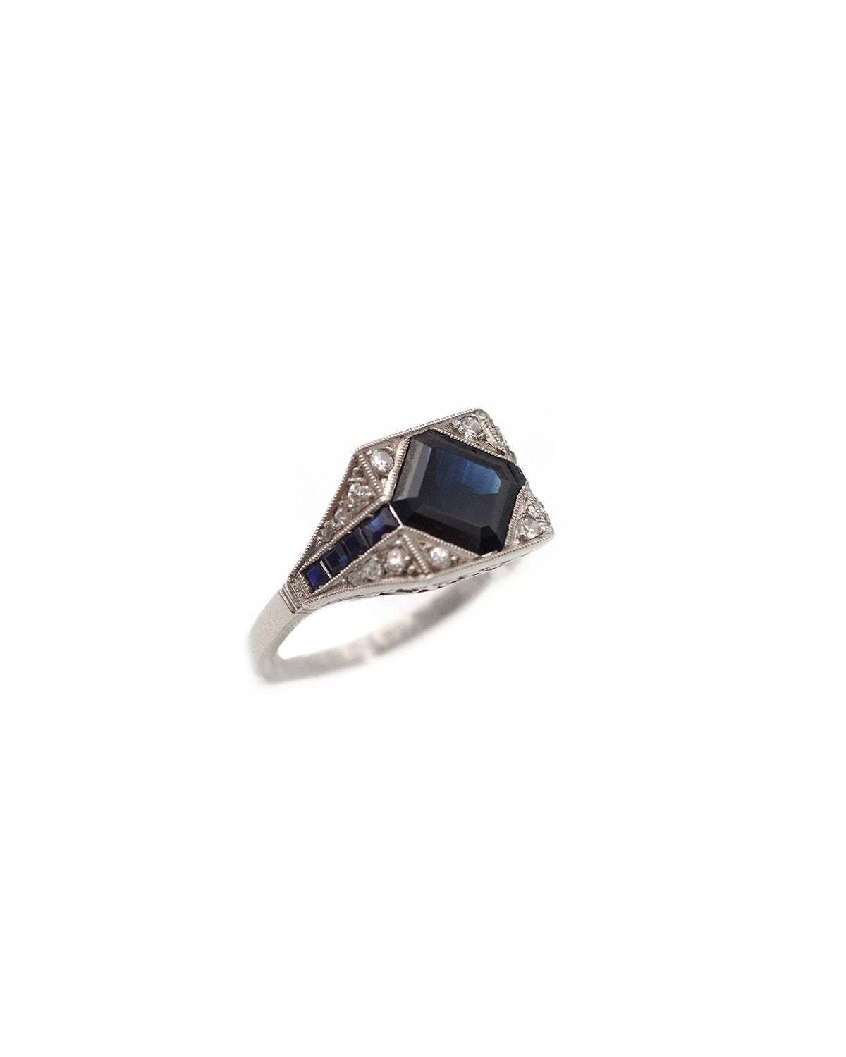 Art Deco sapphire diamond ring in platinum