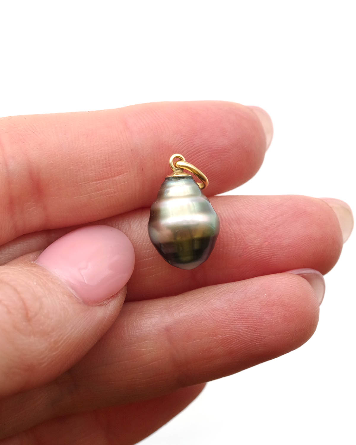 Tahiti pearl pendant in gold